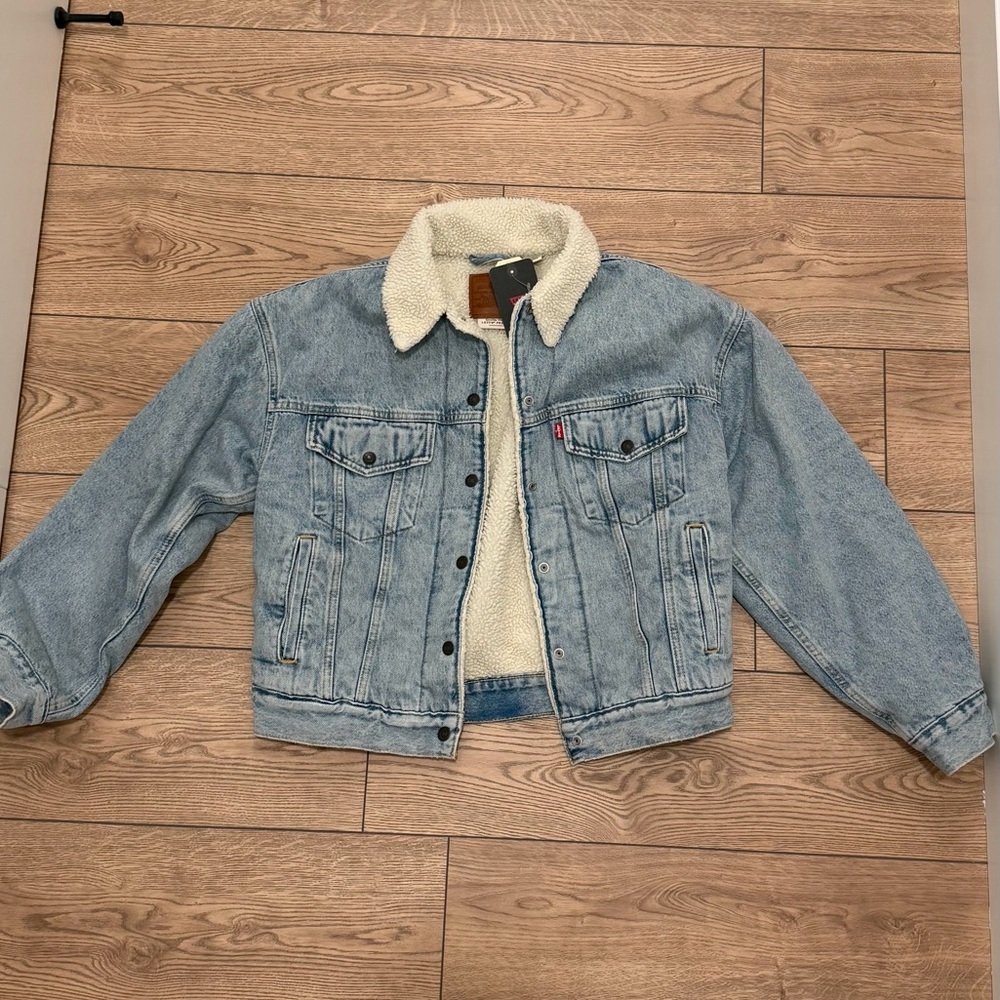 New With Tags Levi's White Fleece Lined Denim Jacket